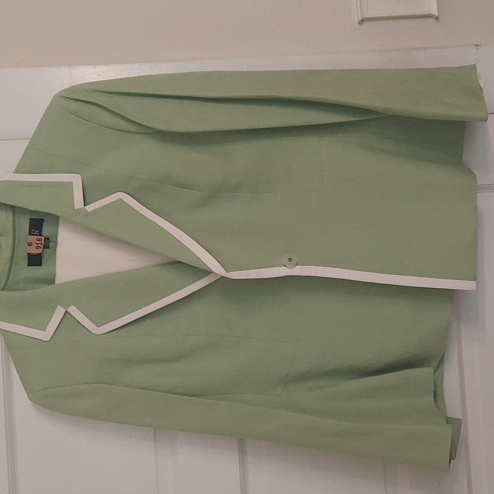 Kasper size 16 green and white pantsuit